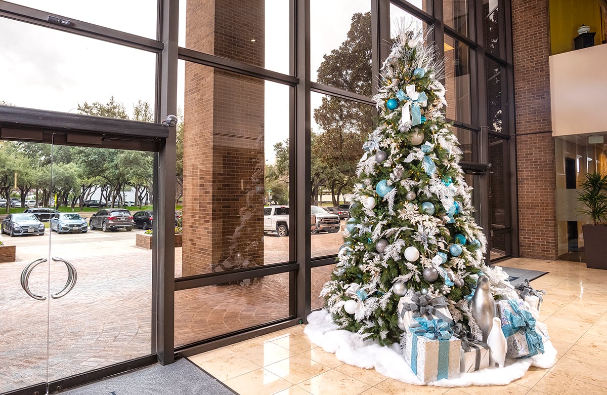 Natura Crafting a Holiday Wonderland with Commercial Decor